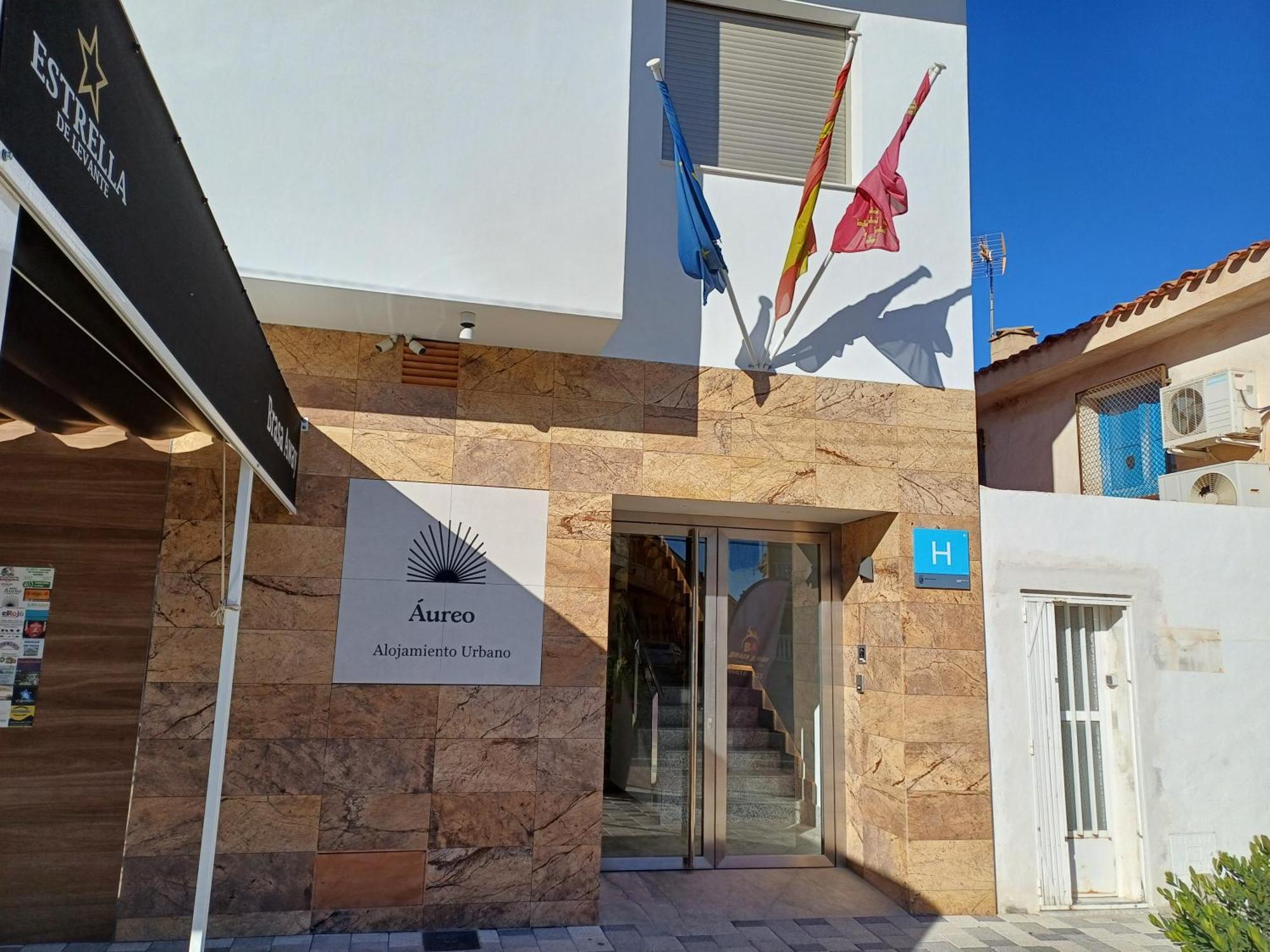 Aureo Alojamiento Urbano Abaran Bagian luar foto